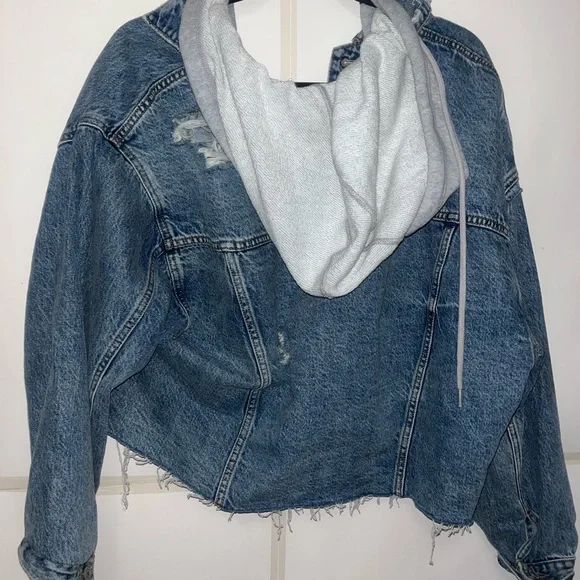 American Eagle Outfitters Denim Jacket with Cream Hood - Picture 2 of 3